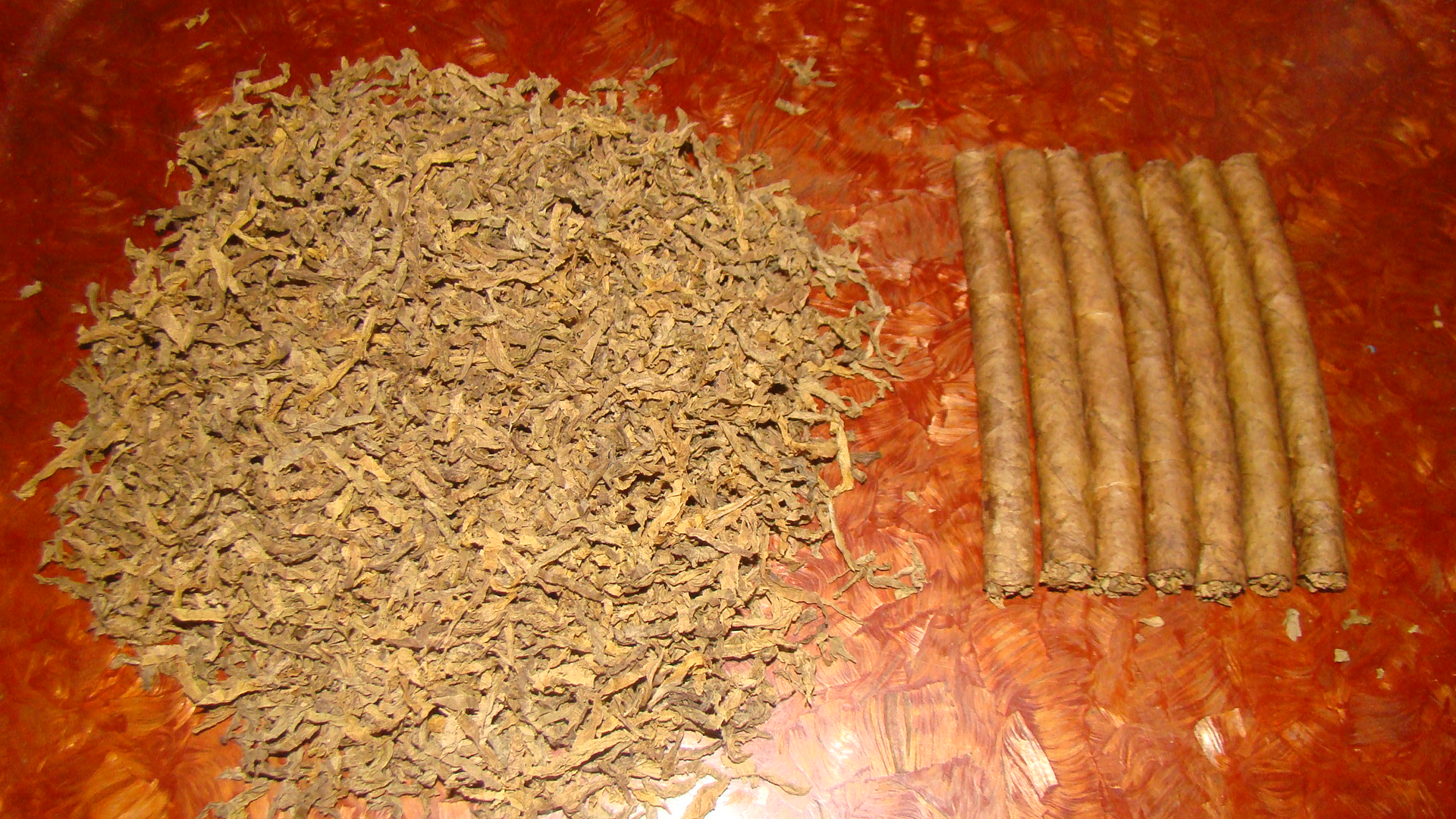 Табак для трубок и папирос. сигариллы - фотография
