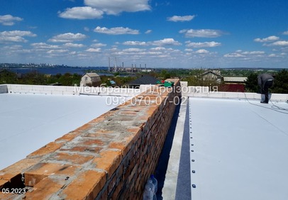 Облаштування плоского даху з ПВХ мембрани  - фотография