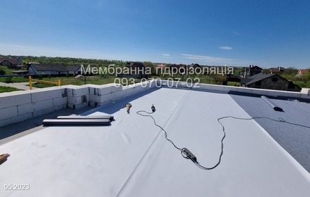 Облаштування плоского даху з ПВХ мембрани  - фотография