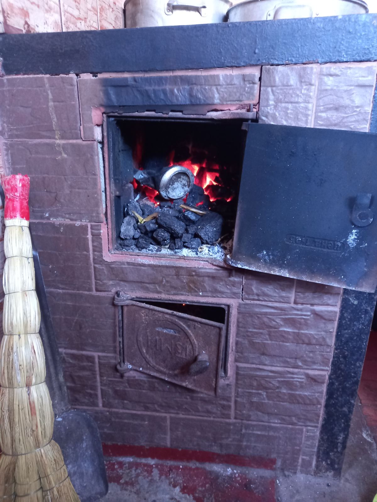 Построить печь в доме ремонт старой печки кладка новой печи Макеевка Донецк - фотография