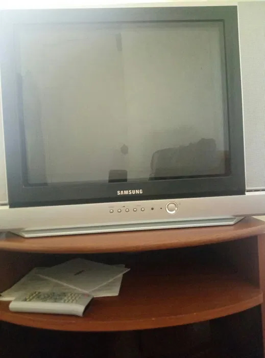 Продам телевизор Samsung с тумбочкой - фотография